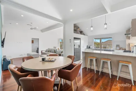 Property photo of 17 Allden Avenue Labrador QLD 4215