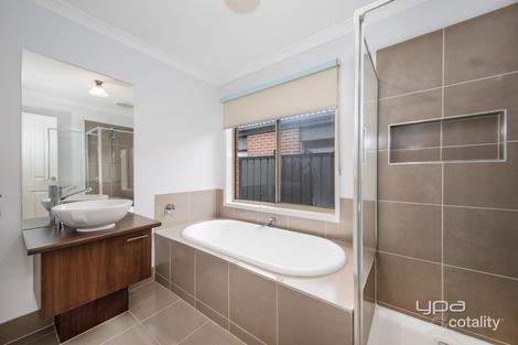 Property photo of 21 Sunningdale Drive Hillside VIC 3037