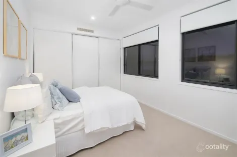 Property photo of 44 Park Cove Boulevard Hope Island QLD 4212