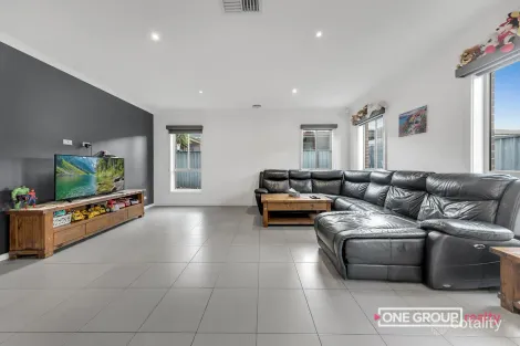 Property photo of 8 Emden Road Wollert VIC 3750