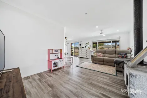 Property photo of 61 Bushland Drive Regents Park QLD 4118