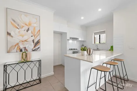 Property photo of 2/6 Tonelli Crescent Mill Park VIC 3082