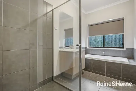 Property photo of 28 Sloane Drive Clyde North VIC 3978