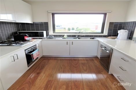 Property photo of 2/81 Arundel Avenue Reservoir VIC 3073