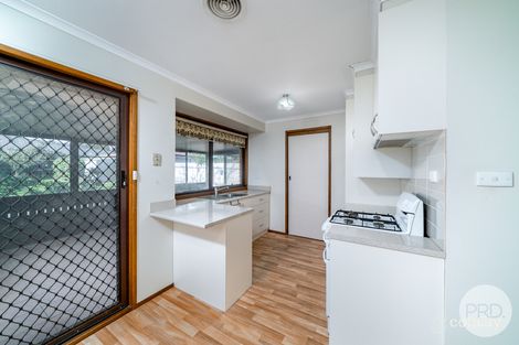 Property photo of 17 Crisp Drive Ashmont NSW 2650