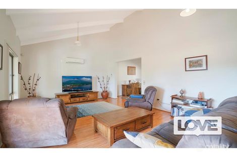 Property photo of 33 Arrowfield Street Eleebana NSW 2282