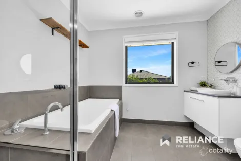 Property photo of 12 Edwin Close Manor Lakes VIC 3024