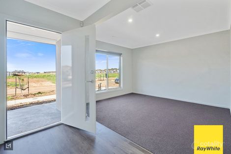 Property photo of 14 Napier Street Tarneit VIC 3029