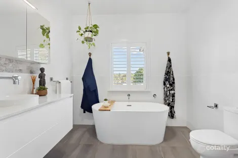 Property photo of 8 King Street Dinmore QLD 4303