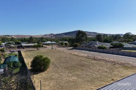 Property photo of 75 Henry Road York WA 6302