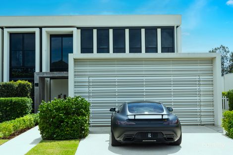 Property photo of 21 The Boulevarde Benowa QLD 4217