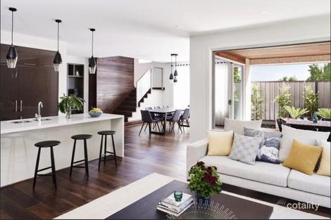 Property photo of 12 Whitfield Crescent Craigieburn VIC 3064