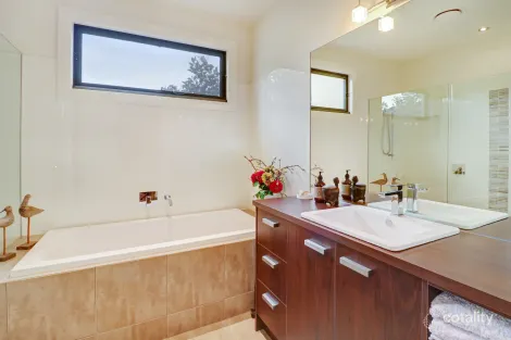 Property photo of 10 Kate Court Mansfield VIC 3722