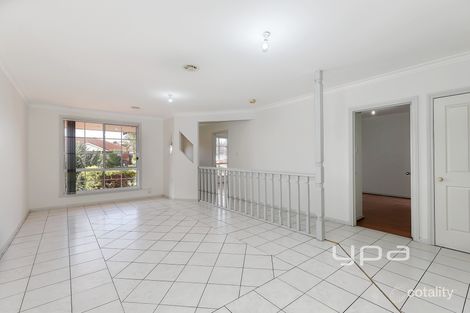 Property photo of 3 Wintle Close Roxburgh Park VIC 3064