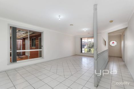 Property photo of 3 Wintle Close Roxburgh Park VIC 3064