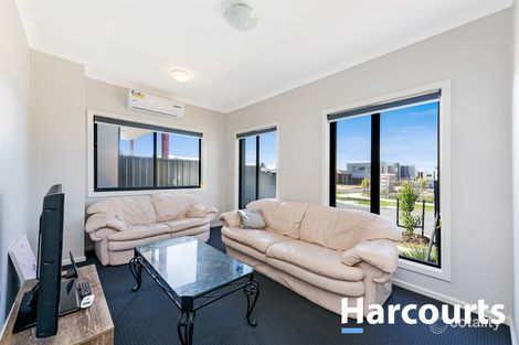 Property photo of 2 Easter Way Cranbourne East VIC 3977