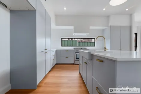 291 RUSSELL ST, BATHURST, NSW 2795