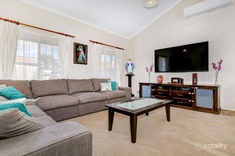 Property photo of 2/57 Bartlett Crescent Hoppers Crossing VIC 3029