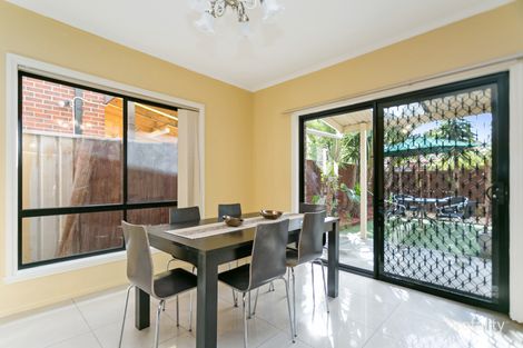 Property photo of 8 Paroo Avenue Roxburgh Park VIC 3064