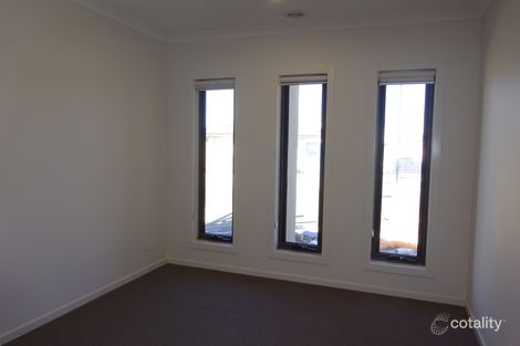 Property photo of 10 Tarrion Rise Craigieburn VIC 3064