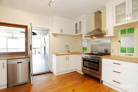 94 Oquinn St, Nudgee Beach, QLD 4014