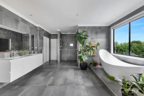 Property photo of 31 William Davies Drive Figtree NSW 2525