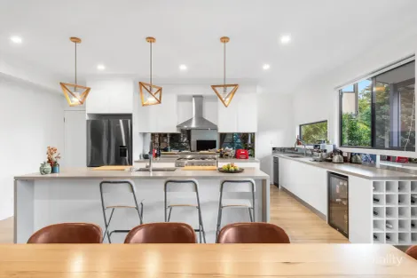 Property photo of 31 William Davies Drive Figtree NSW 2525
