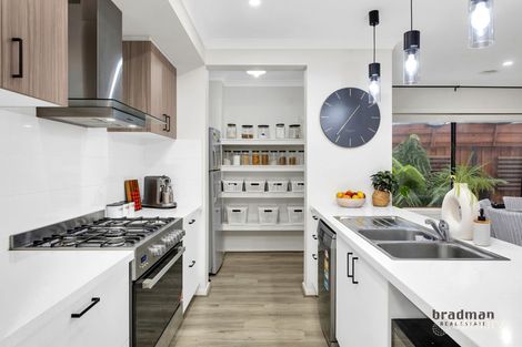 Property photo of 15 Nankeen Loop Beveridge VIC 3753