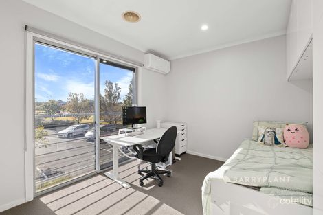 Property photo of 8/2 The Entrance Pakenham VIC 3810