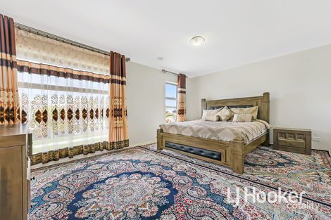 Property photo of 28 Benedetto Crescent Cranbourne East VIC 3977