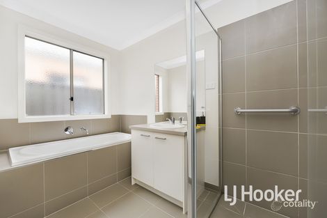 Property photo of 28 Benedetto Crescent Cranbourne East VIC 3977