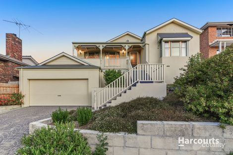 4 BALFOUR CT, BERWICK, VIC 3806