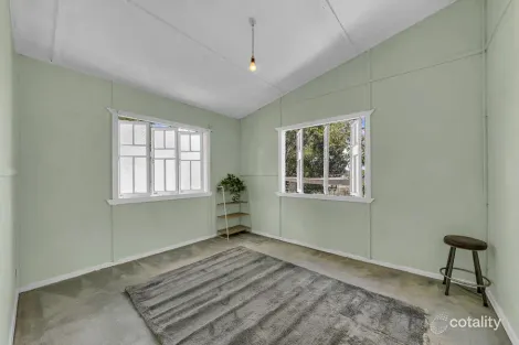 Property photo of 18 Chilcot Street Silkstone QLD 4304