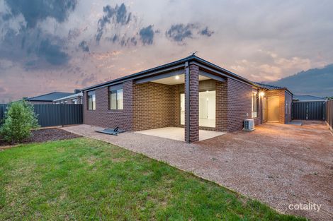 Property photo of 15 Tora Crescent Fraser Rise VIC 3336