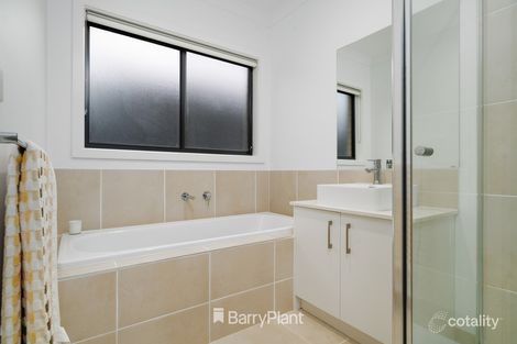 Property photo of 37 Fawkner Crescent Armstrong Creek VIC 3217