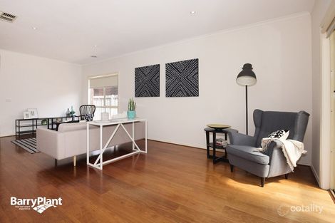 Property photo of 15 Elmville Place Craigieburn VIC 3064