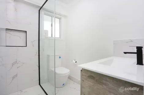 Property photo of 5 Buring Court Highland Park QLD 4211