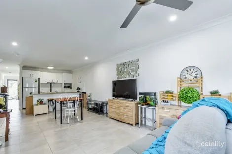 Property photo of 2/2 Steven Crescent Pimpama QLD 4209