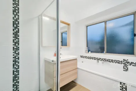 Property photo of 4 Cox Court Altona Meadows VIC 3028