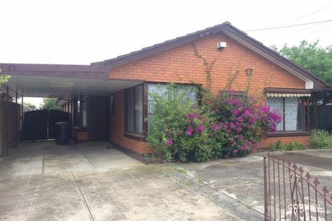 Property photo of 77 Mulhall Drive St Albans VIC 3021