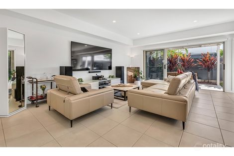 Property photo of 6/138 Central Street Labrador QLD 4215