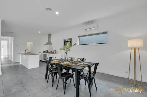 Property photo of 44 Cranberry Crescent Manor Lakes VIC 3024