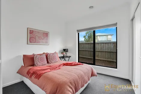 Property photo of 44 Cranberry Crescent Manor Lakes VIC 3024