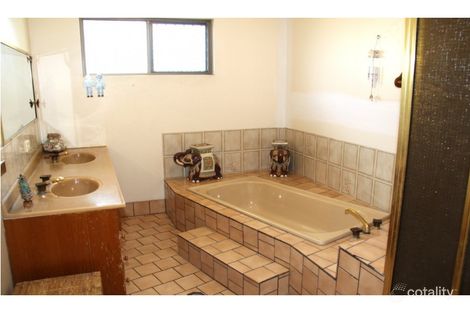 Property photo of 1 Winnecke Road Tannum Sands QLD 4680