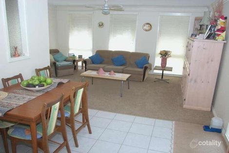 Property photo of 8 Sunbird Crescent Carrum Downs VIC 3201