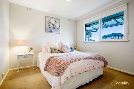 Property photo of 27 Palm Beach Crescent Mount Waverley VIC 3149