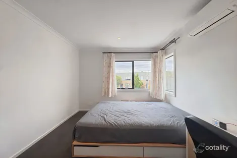 Property photo of 15 Queen Circuit Sunshine VIC 3020