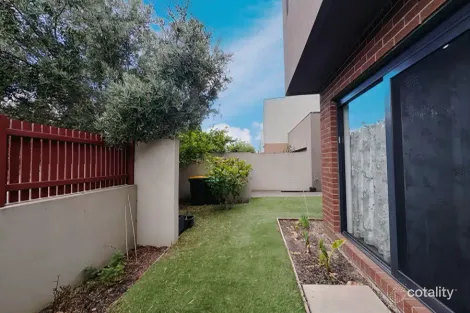 Property photo of 15 Queen Circuit Sunshine VIC 3020