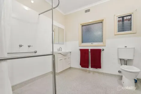 Property photo of 8 Dover Street Oakleigh East VIC 3166