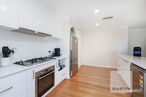 Property photo of 3 Grantley Drive Gladstone Park VIC 3043